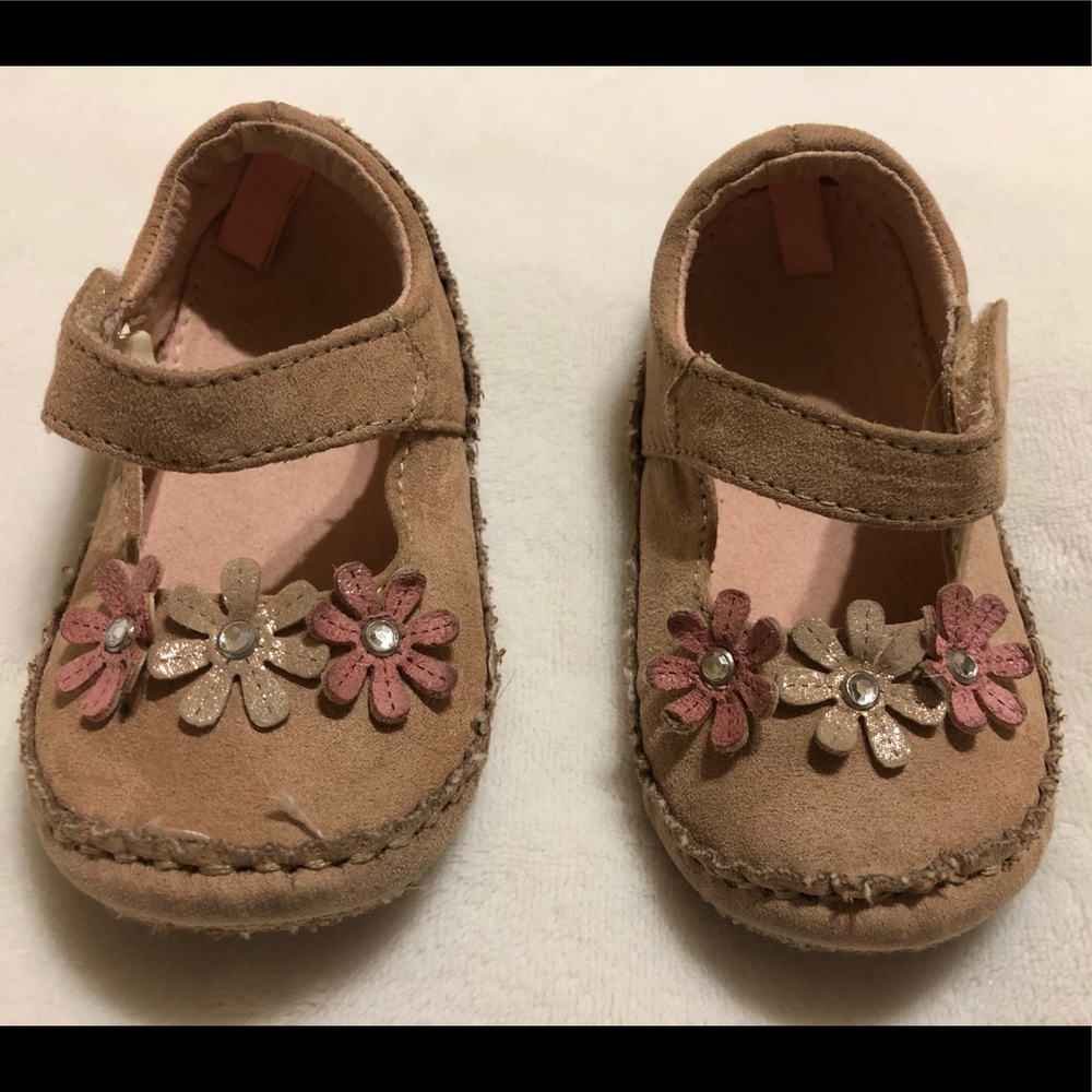 Toys R Us Size 5 Tan/Brown Shoes